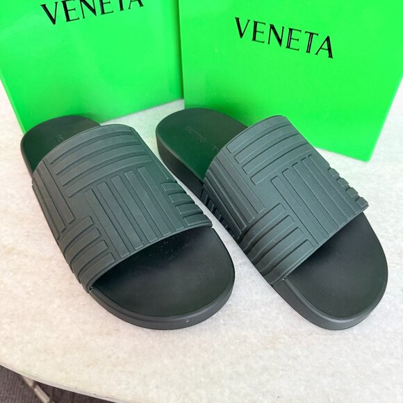 BOTTEGA VENETA 690105 Men\'s Slider Pool Slide Sandals Olive Green Rubber, sz 42